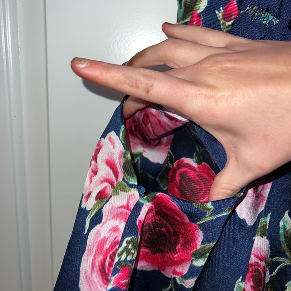 Formal dress - Picture 4 of 4